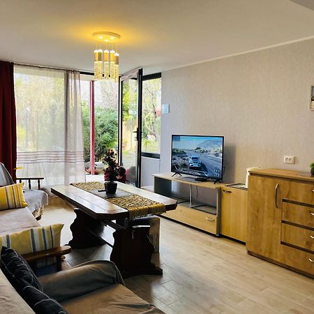Guest House Poligloti Telavi Exterior photo