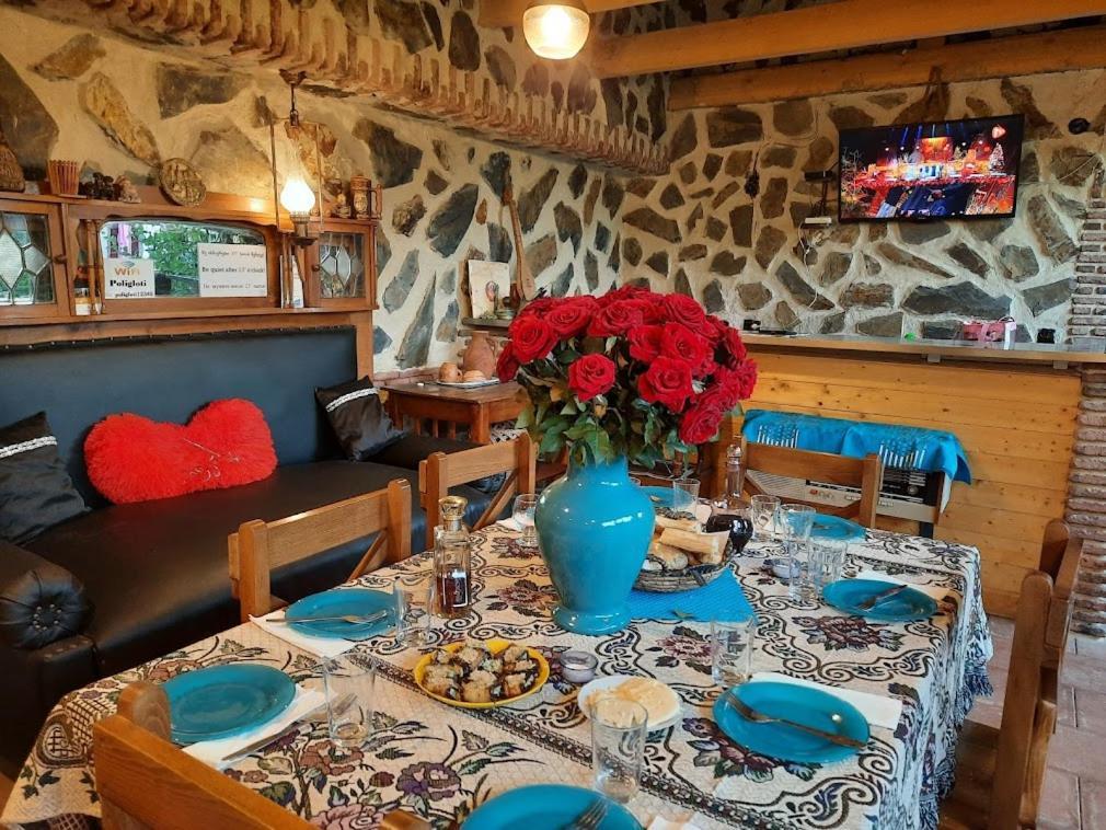 Guest House Poligloti Telavi Exterior photo