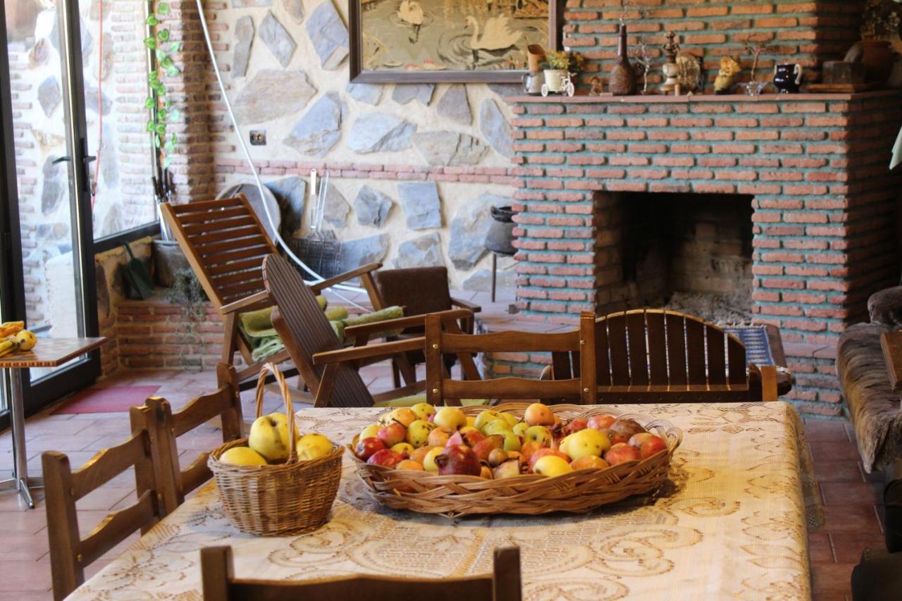 Guest House Poligloti Telavi Exterior photo