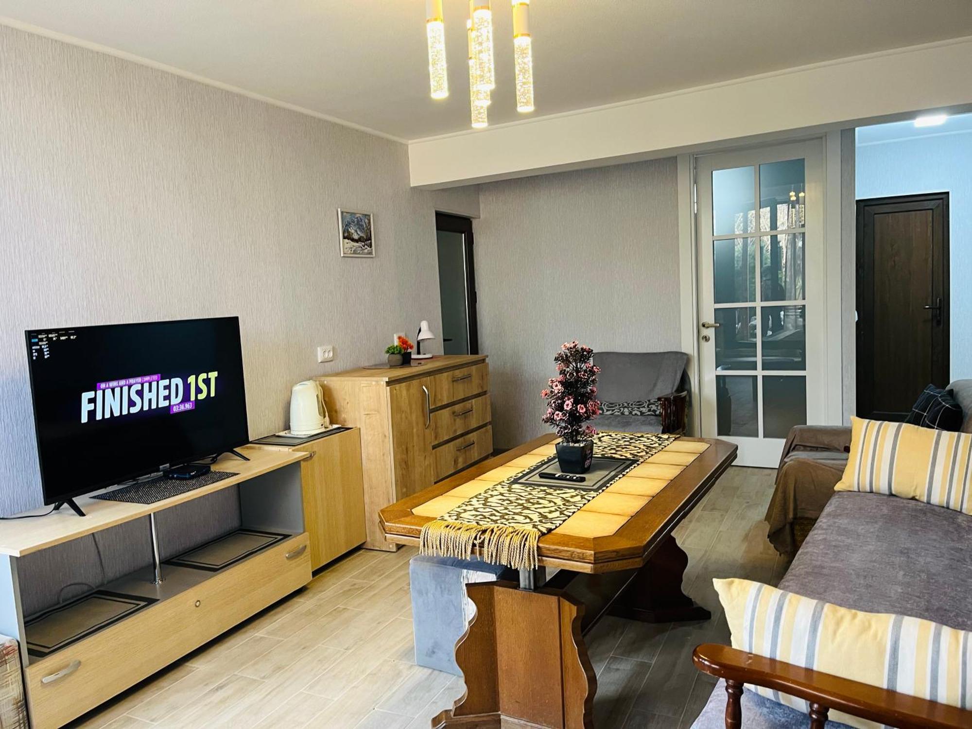 Guest House Poligloti Telavi Exterior photo