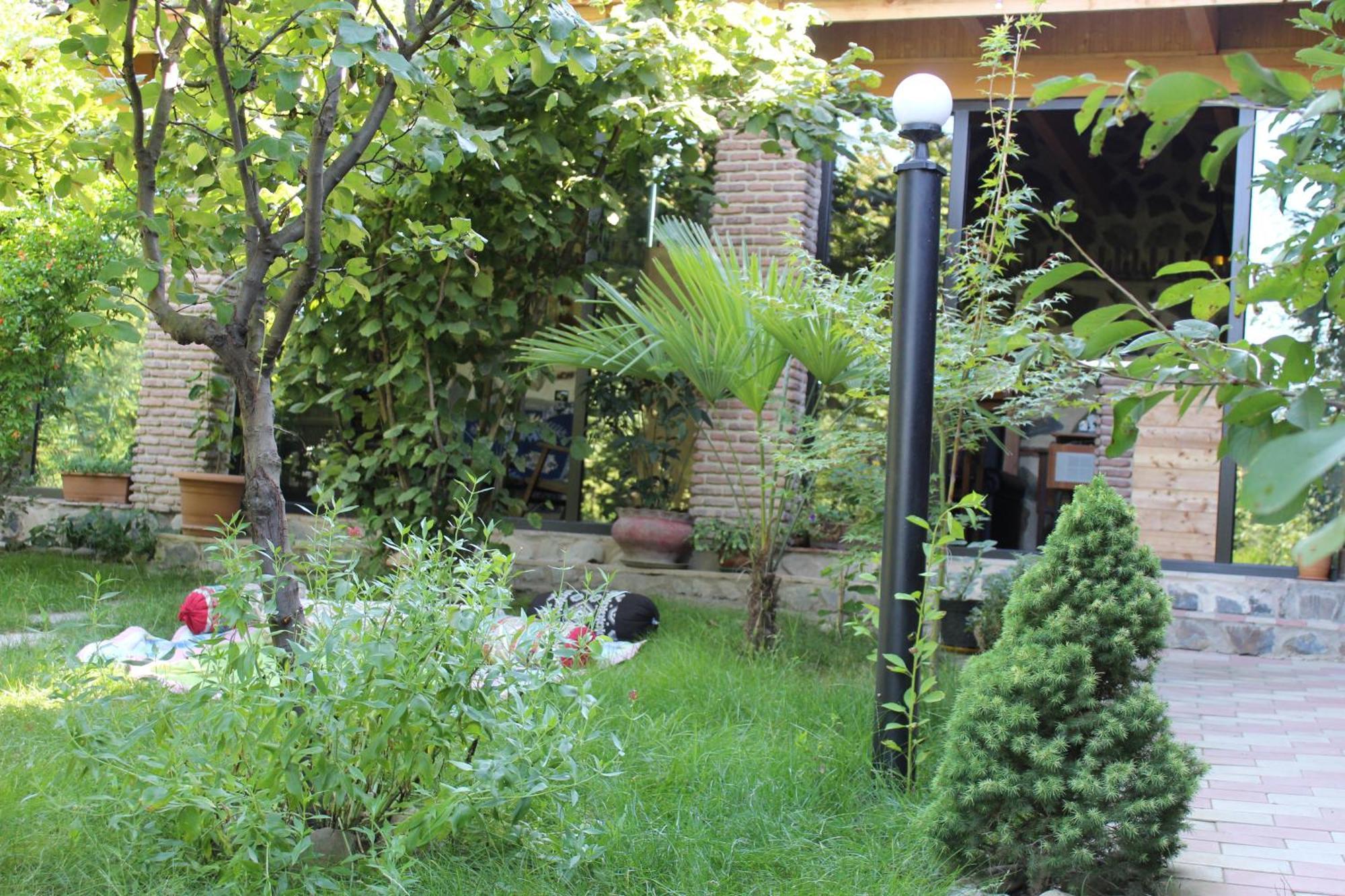 Guest House Poligloti Telavi Exterior photo