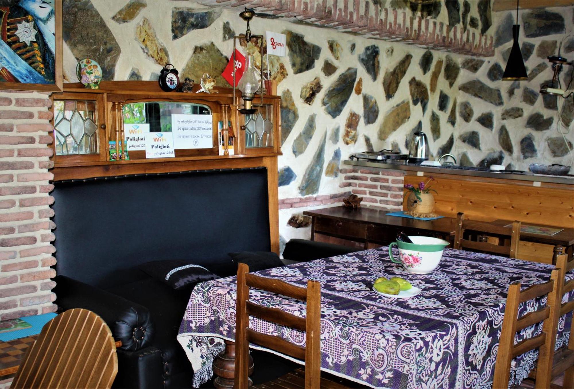 Guest House Poligloti Telavi Exterior photo