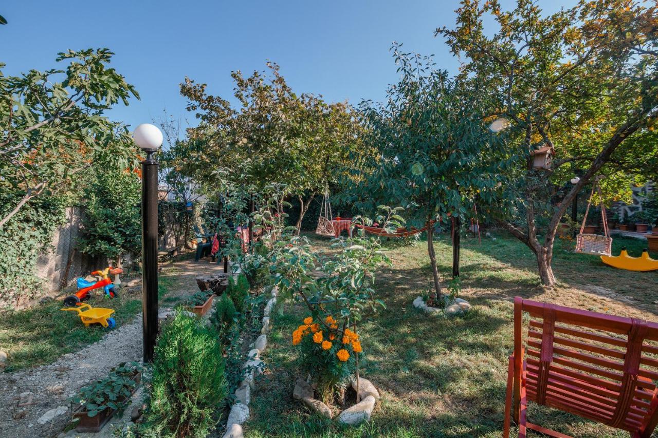 Guest House Poligloti Telavi Exterior photo