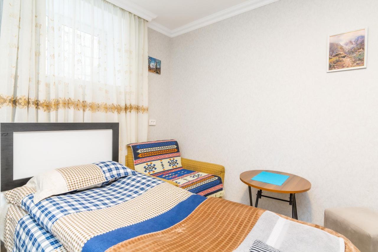 Guest House Poligloti Telavi Exterior photo